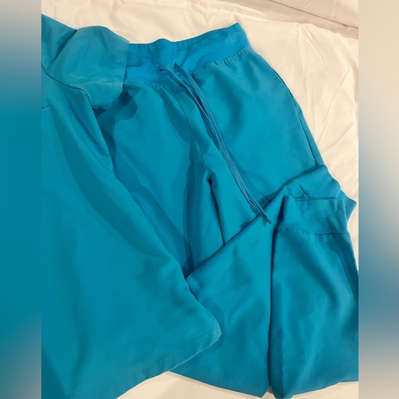 Mandala Scrubs and Scrub Jacket- XS Pacific Blue - Picture 2 of 6